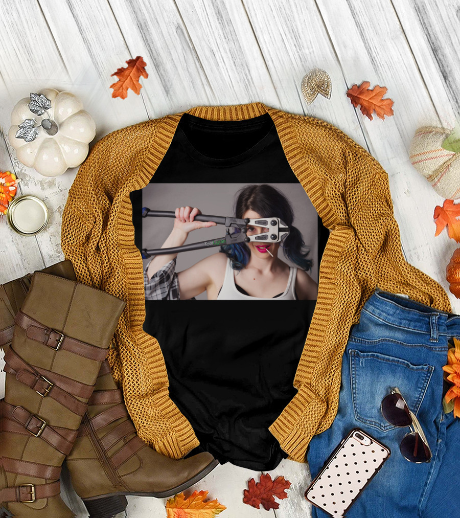 Peak A Boo ICU ToniLyran CosPlay Bolt Cutter Pose T-Shirt