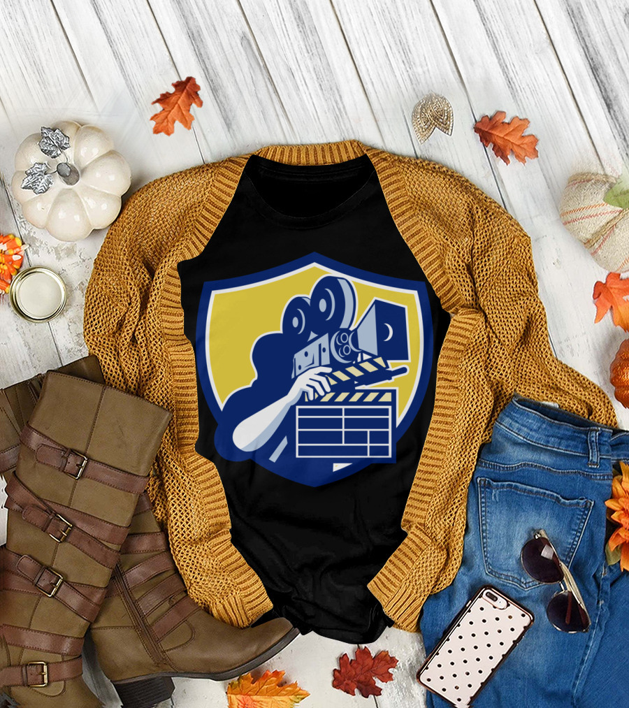 Cameraman Vintage Movie Camera Clapboard Cinematographer Emblem T-Shirt