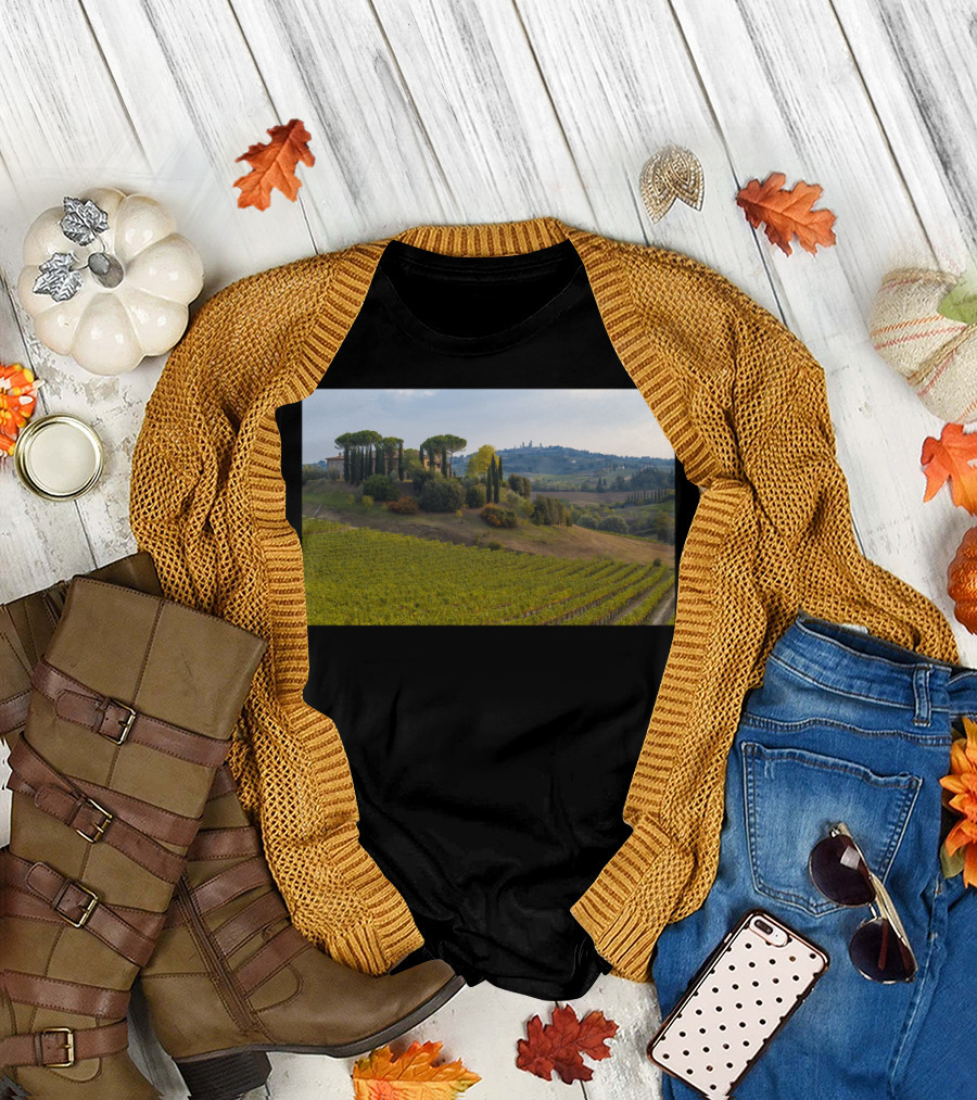 Winery Landscape Near San Gimignano Tuscany Italy T-Shirt