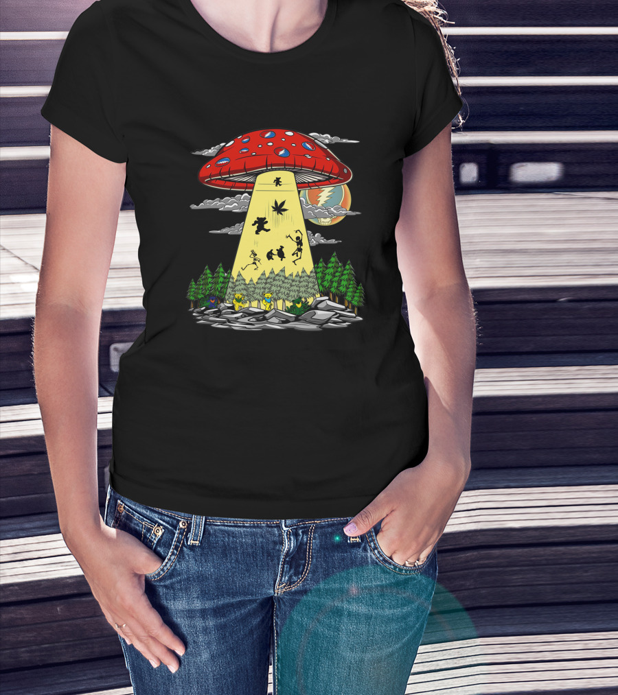 Grateful Dead Dancing Bears Under Psychedelic Mushroom Spaceship T-Shirt