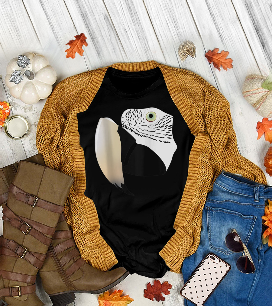 Greenwing Macaw Parrot Minimalist T-Shirt