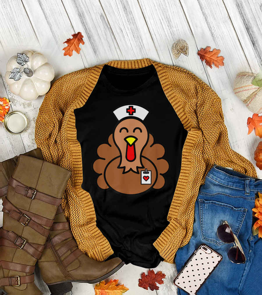 CUTE FUNNY THANKSGIVING TURKEY NURSE WITH MEDICAL HAT AND HEART BADGE T-Shirt