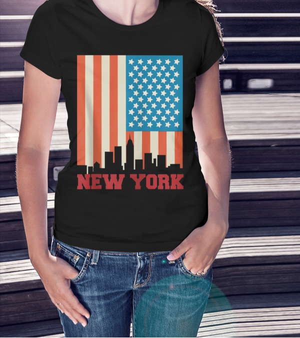 New York Skyline Vintage NYC American Flag Stars Stripes New York T-Shirt