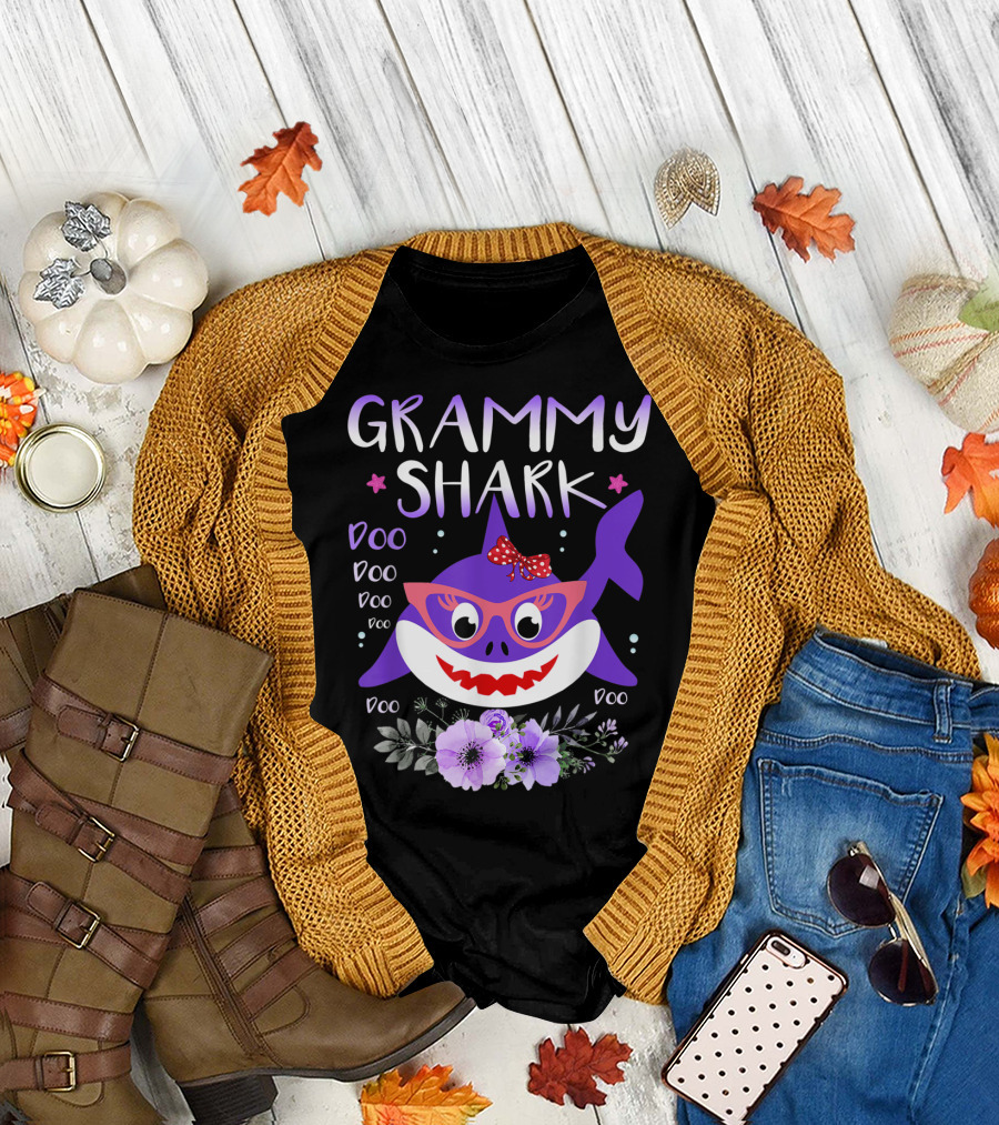 GRAMMY SHARK DOO DOO PURPLE SHARK WITH GLASSES AND FLOWERS T-Shirt