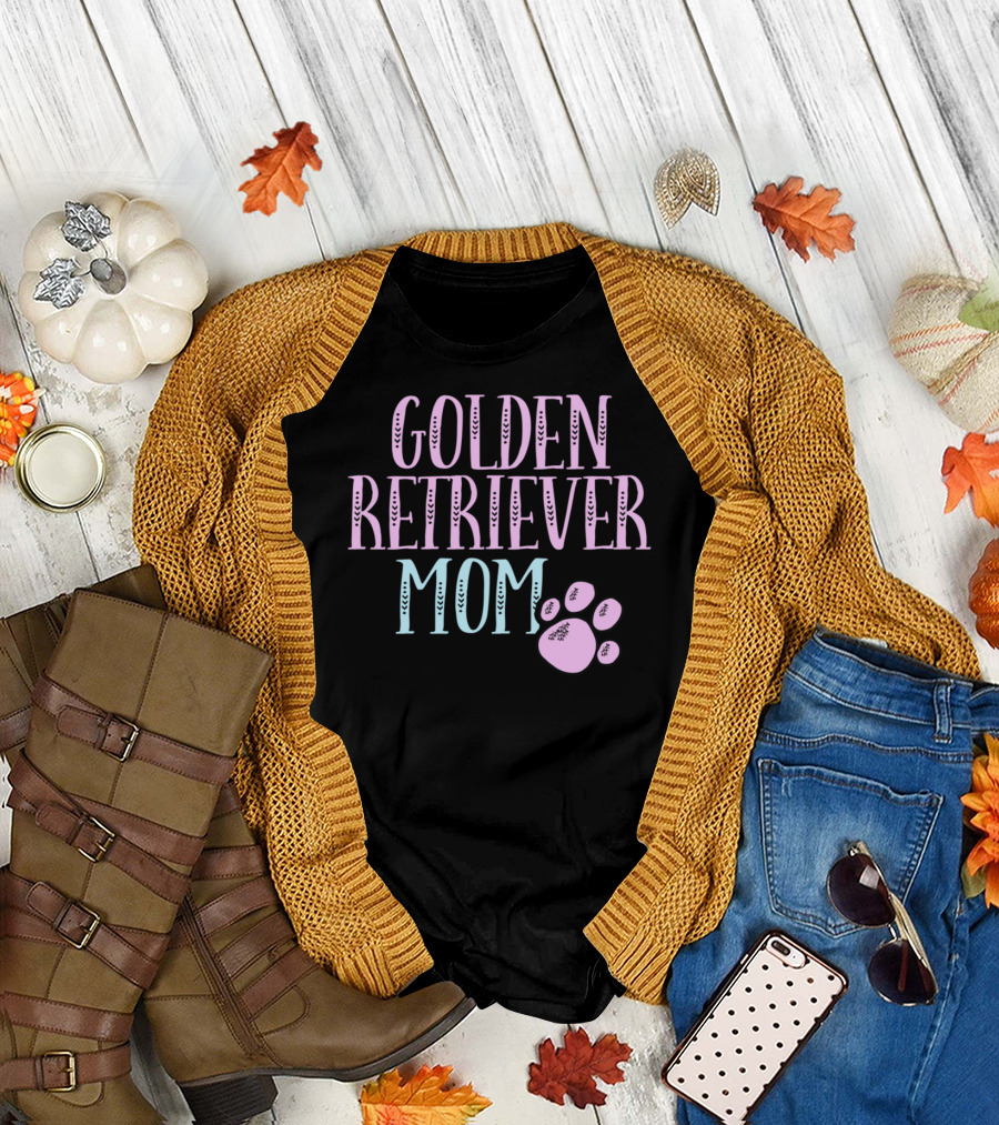 GOLDEN RETRIEVER MOM Paw Prints T-Shirt