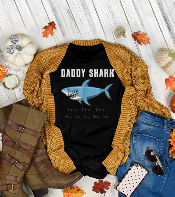Daddy Shark Doo Doo Doo Funny Shark Family Dad T-Shirt