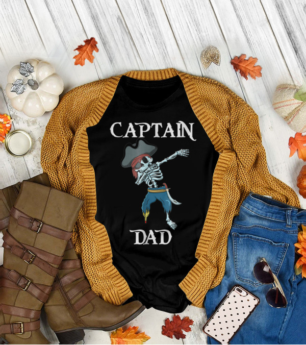 Captain Dad Pirate Skeleton Dabbing Halloween Costume T-Shirt