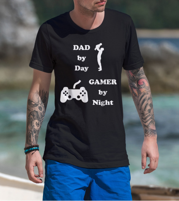 DAD By Day GAMER By Night Gamer Dad Controller T-Shirt