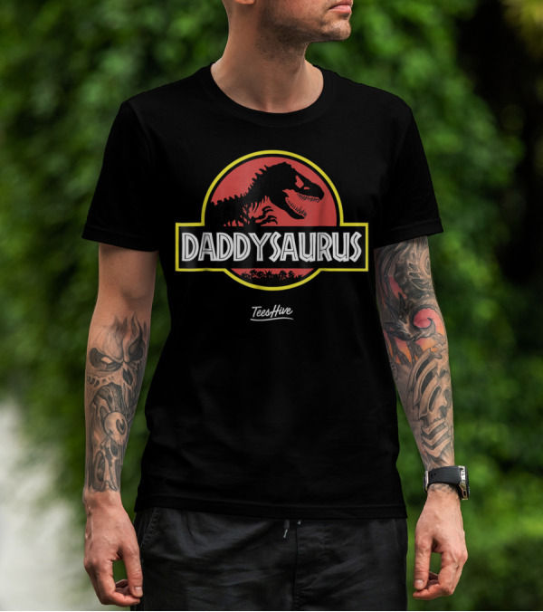 Daddysaurus Funny Daddy Dinosaur Pun Parody TeesHive Jurassic T-Shirt