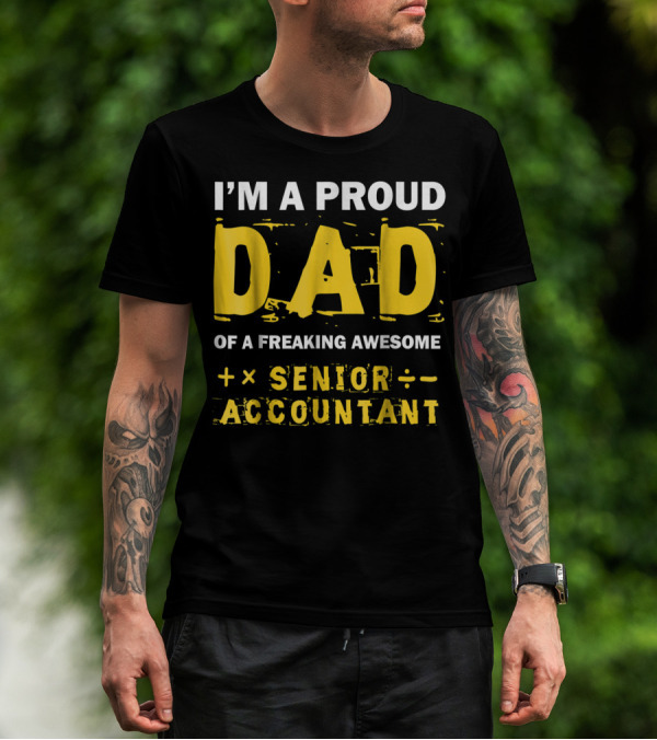 I'm A Proud Dad Of A Freaking Awesome Senior Accountant T-Shirt