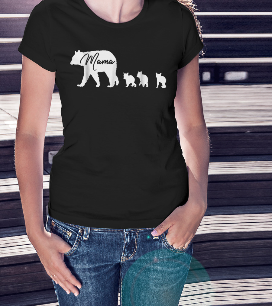 Mama Bear With Three Cubs Silhouette 图案 For Mother Bear T-Shirt