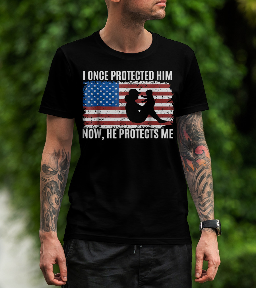 I Once Protected Him Now He Protects Me Proud Military MOM Patriotic American Flag T-Shirt
