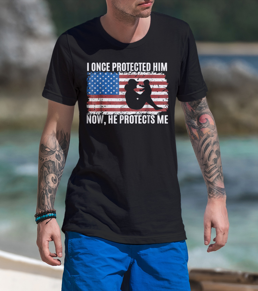 I Once Protected Him Now He Protects Me Proud Military MOM Patriotic American Flag T-Shirt