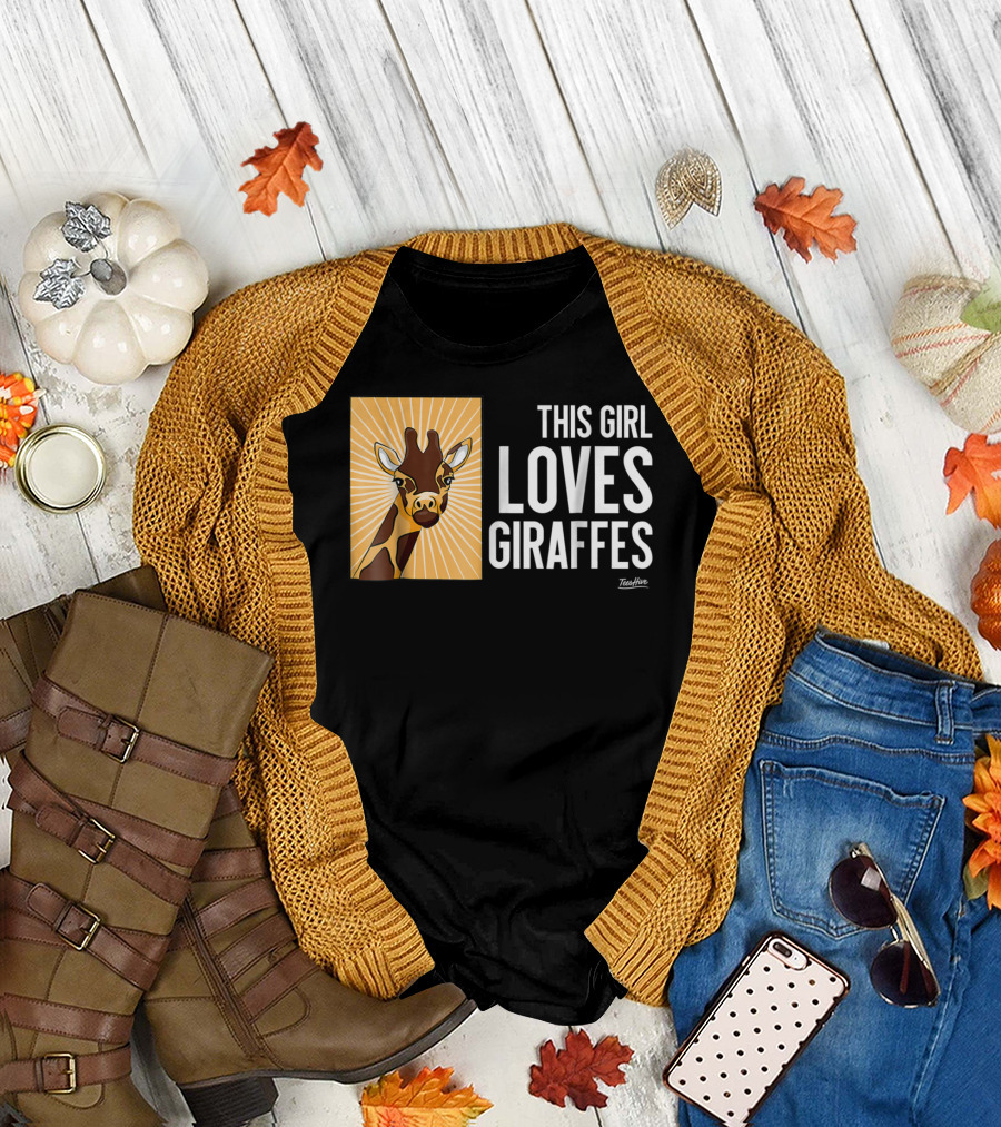 This Girl Loves Giraffes Funny Giraffe Lover TeeHut T-Shirt