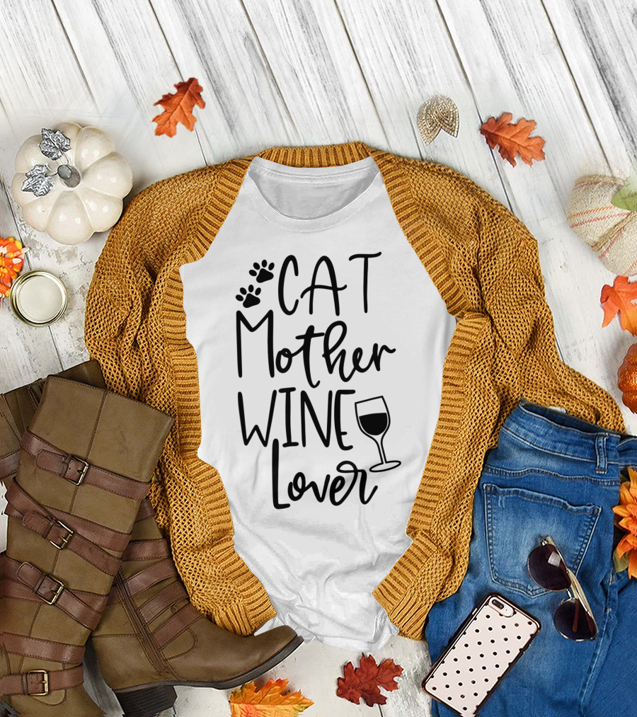 CAT MOTHER WINE LOVER Cat Mom Kitten Birthday Paw Prints Wine Glass T-Shirt