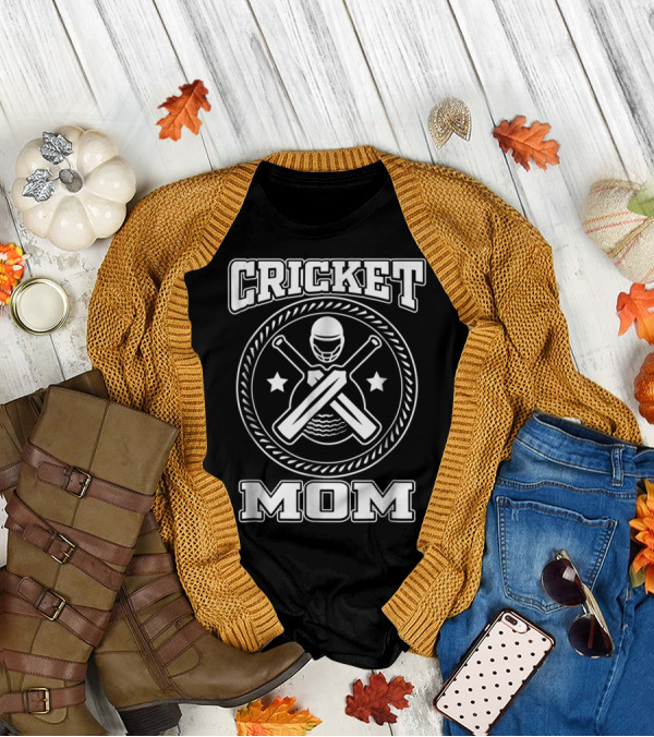 Cricket Mom Bat Ball Team Helmet Stars Field T-Shirt
