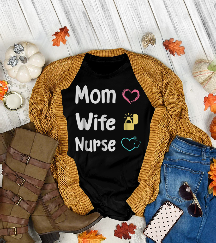 Mom Wife Nurse Heart Ring Stethoscope Icons T-Shirt