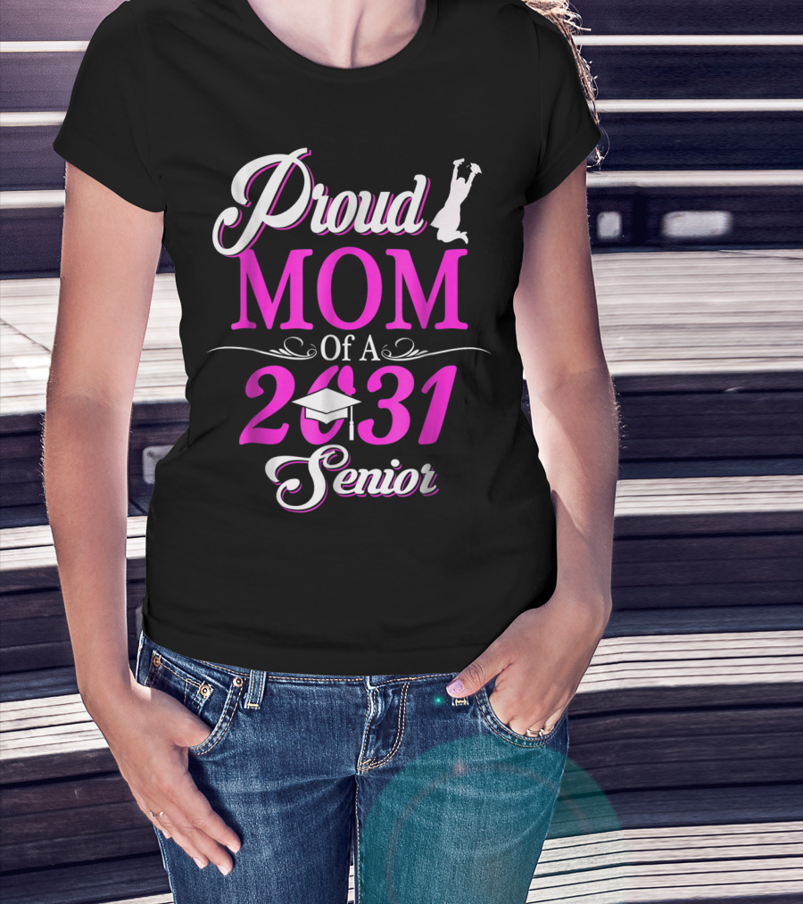 Proud MOM Of A Class 2031 Senior Graduation Celebration T-Shirt
