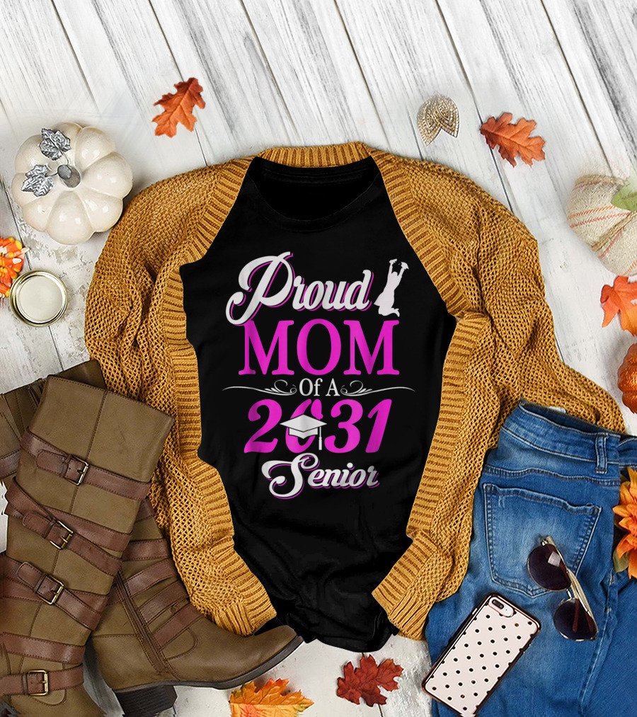 Proud MOM Of A Class 2031 Senior Graduation Celebration T-Shirt