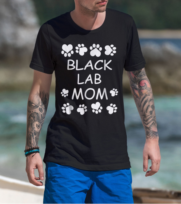 Black Lab Mom Paw And Heart Design For Christmas Birthday T-Shirt
