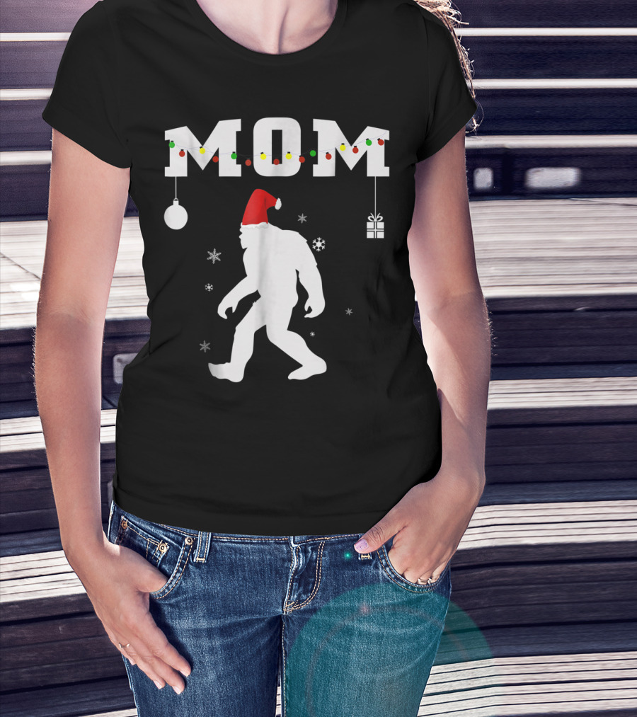 Bigfoot Mom Christmas Santa Hat Ornament Snowflakes Gift T-Shirt
