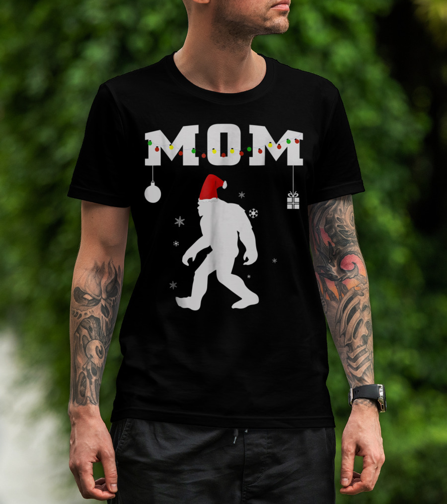 Bigfoot Mom Christmas Santa Hat Ornament Snowflakes Gift T-Shirt