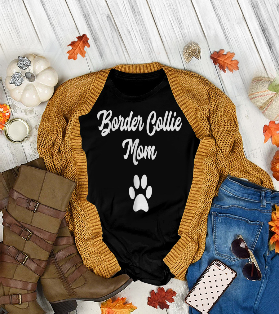 Border Collie Mom Paw Prints T-Shirt