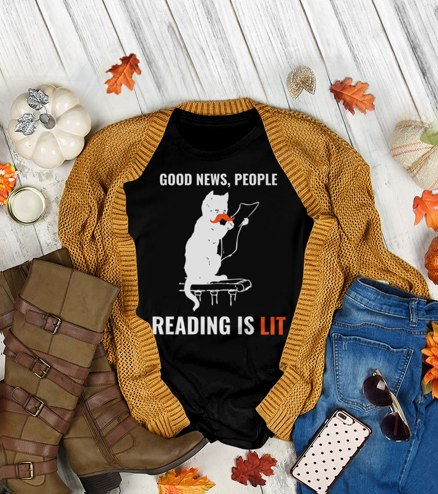 Good News People Cat Reading Is Lit Book Nerd Funny Cat Librarian Cat Mom28 T-Shirt