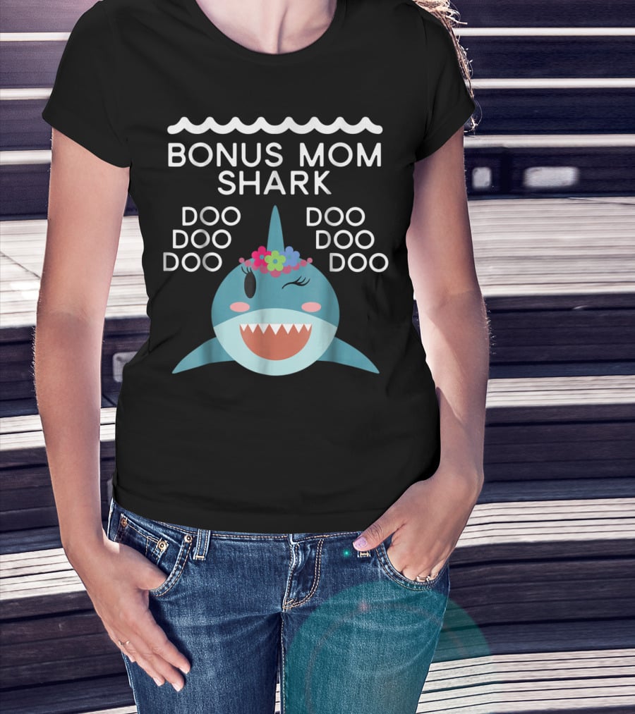 Bonus Mom Shark Doo Doo Doo Doo Doo Doo Doo T-Shirt