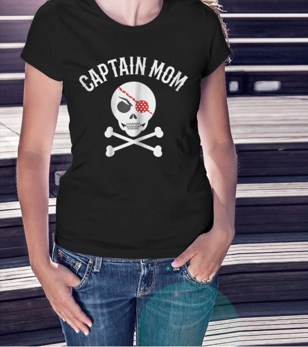 Captain Mom Pirate Skull Crossbones Halloween T-Shirt
