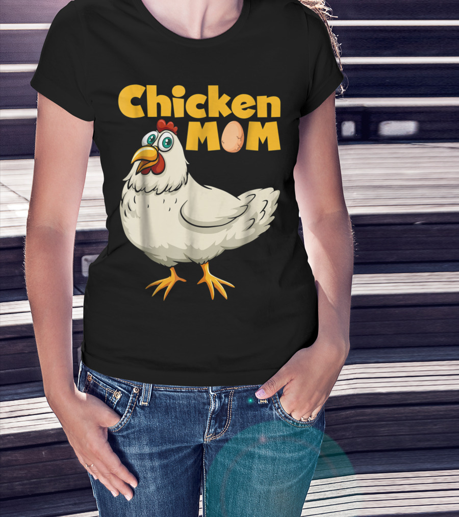 Chicken Mom Cute Cartoon Hen With Egg Lettering T-Shirt