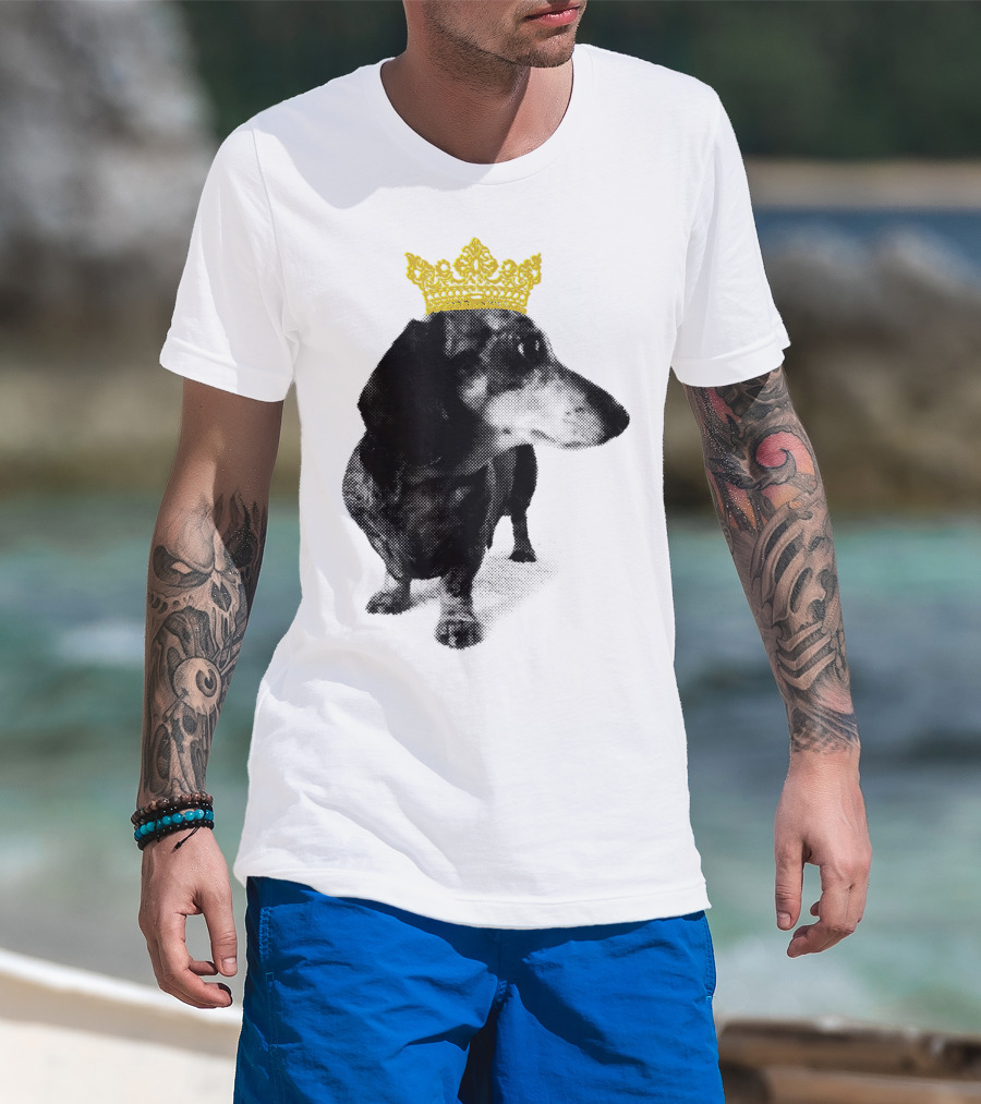 Cute Dachshund Princess With Golden Crown T-Shirt