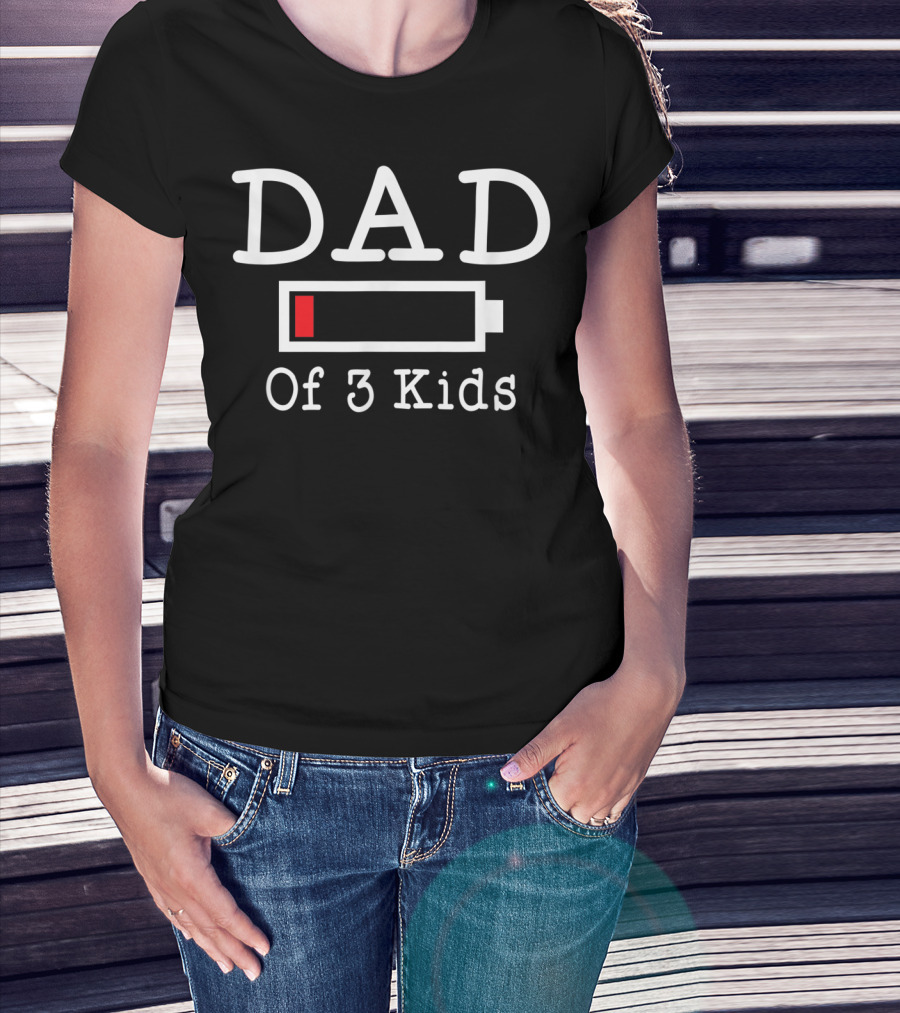 Dad Of 3 Kids Low Battery Icon Busy Mens Funny T-Shirt