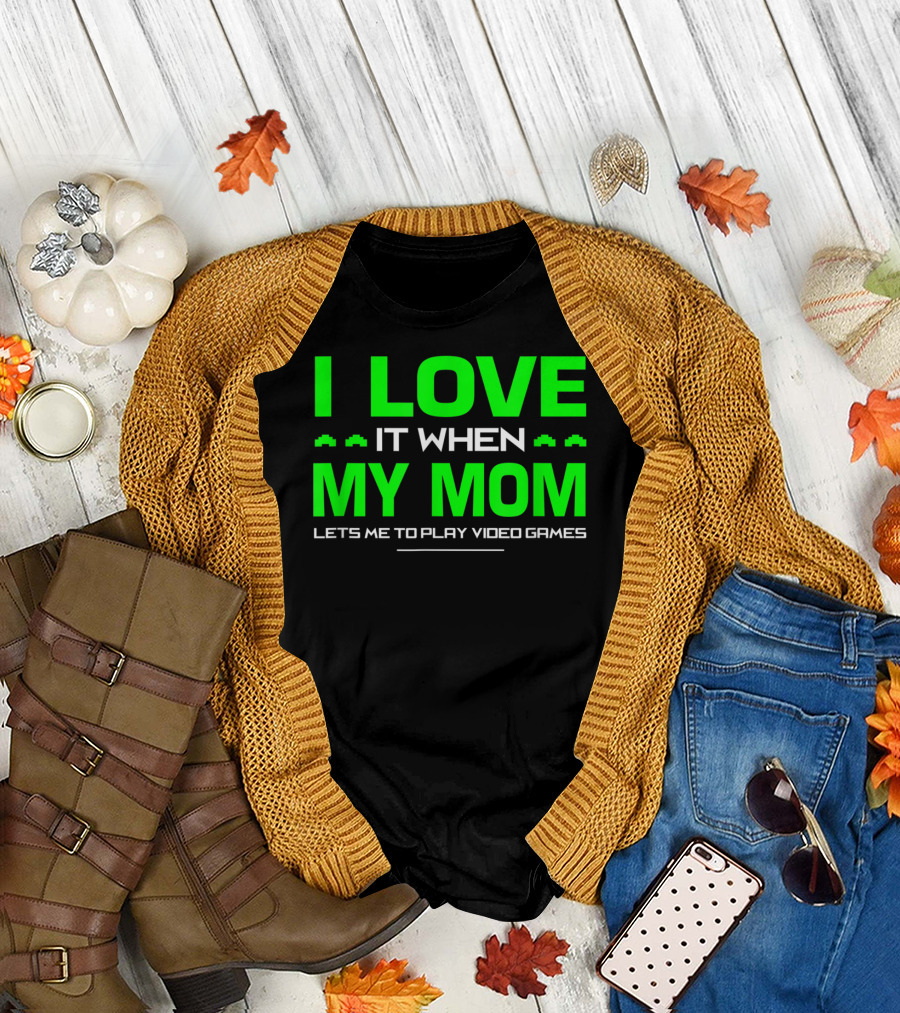 I Love It When My Mom Lets Me to Play Video Games with Green Space Invaders Icons T-Shirt