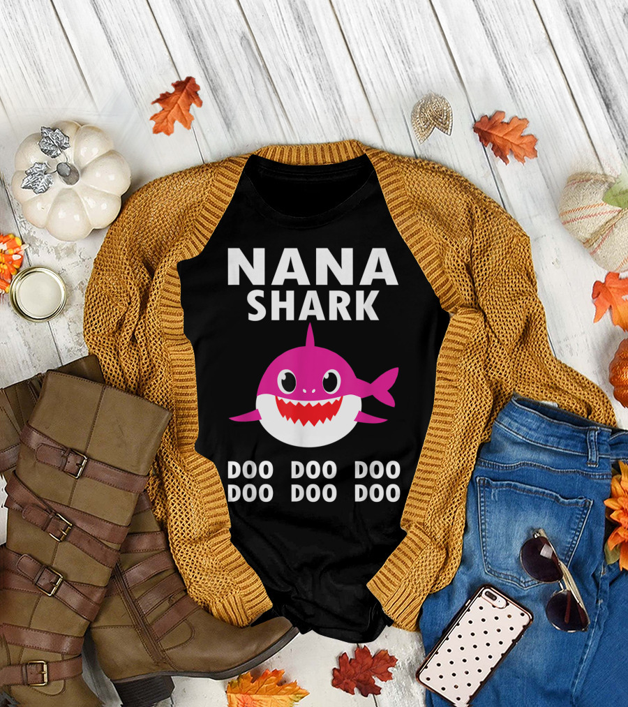Nana Shark Doo Doo Doo Cute Funny Pink Shark T-Shirt