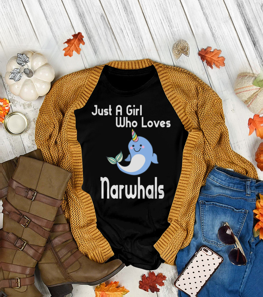 Just A Girl Who Loves Narwhals Cute Smiling Cartoon Narwhal with Rainbow Horn T-Shirt