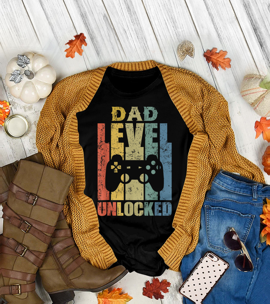 Dad Level Unlocked Retro Gaming Controller Mens Pregnancy Announcement T-Shirt