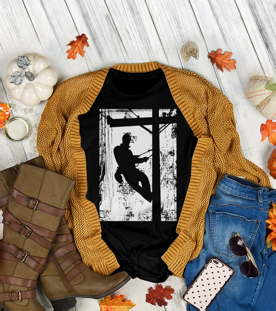 Daddy Father Lineman Electric Cable Lineman Worker Climbing Utility Pole T-Shirt