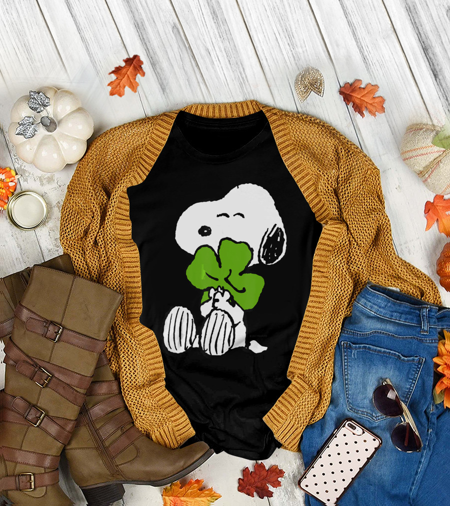 Snoopy with Shamrock Peanuts Schulz T-Shirt
