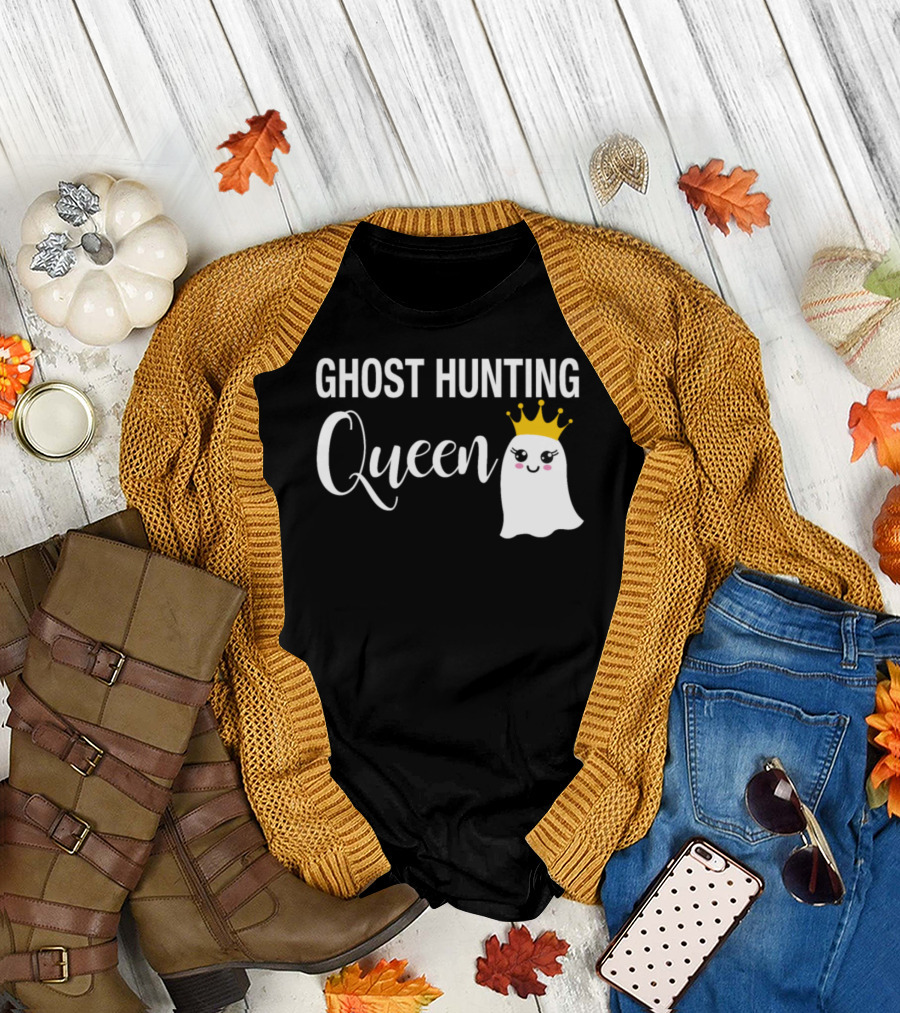 Ghost Hunting Queen with Crowned Cute Ghost T-Shirt
