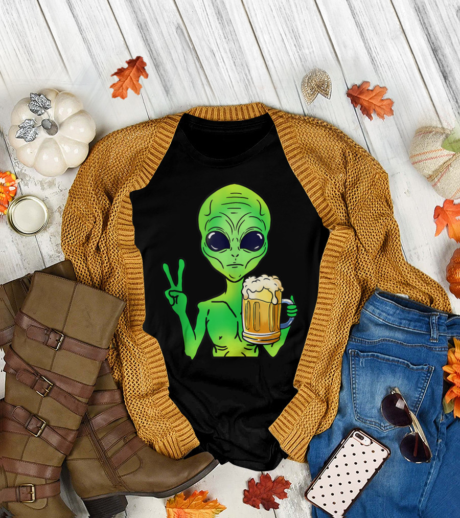 Alien Peace Sign Holding Beer Mug T-Shirt