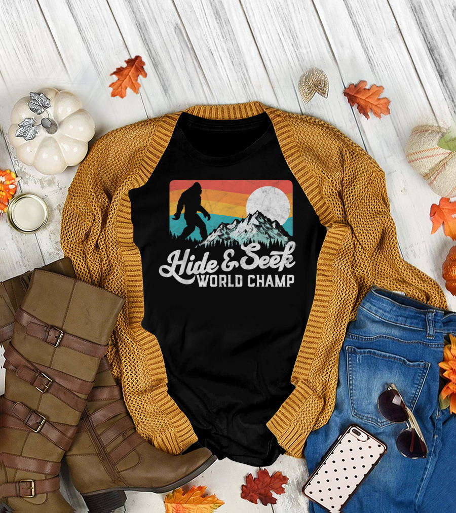 Retro Bigfoot Hide Seek World Champ Rocky Mountains Silhouette Vintage Moon T-Shirt
