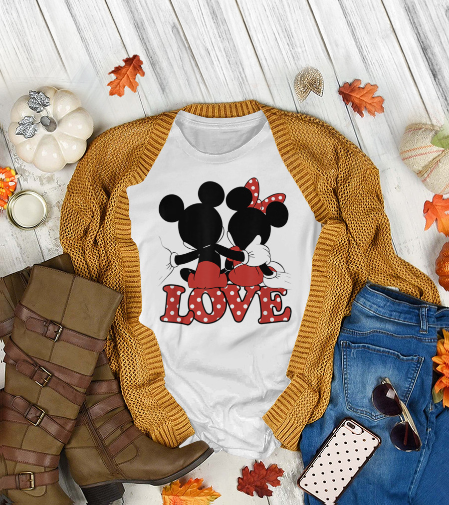 Disney Valentines Mickey Minnie Love Hug Polka Dot T-Shirt