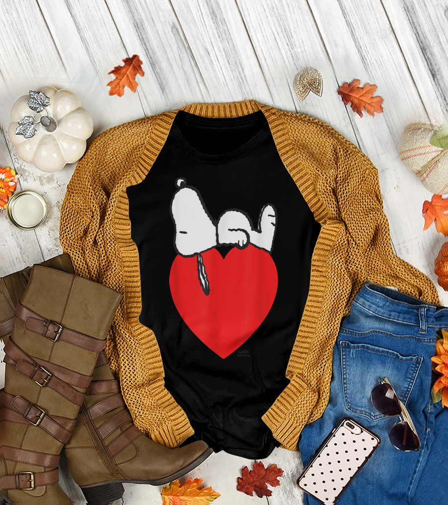 Peanuts Snoopy Lying on Red Heart T-Shirt