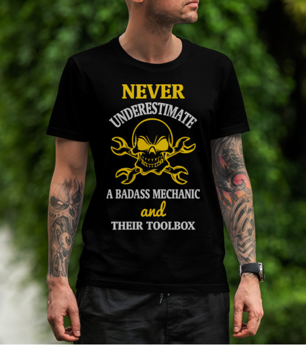 NEVER UNDERESTIMATE A BADASS MECHANIC AND THEIR TOOLBOX T-Shirt