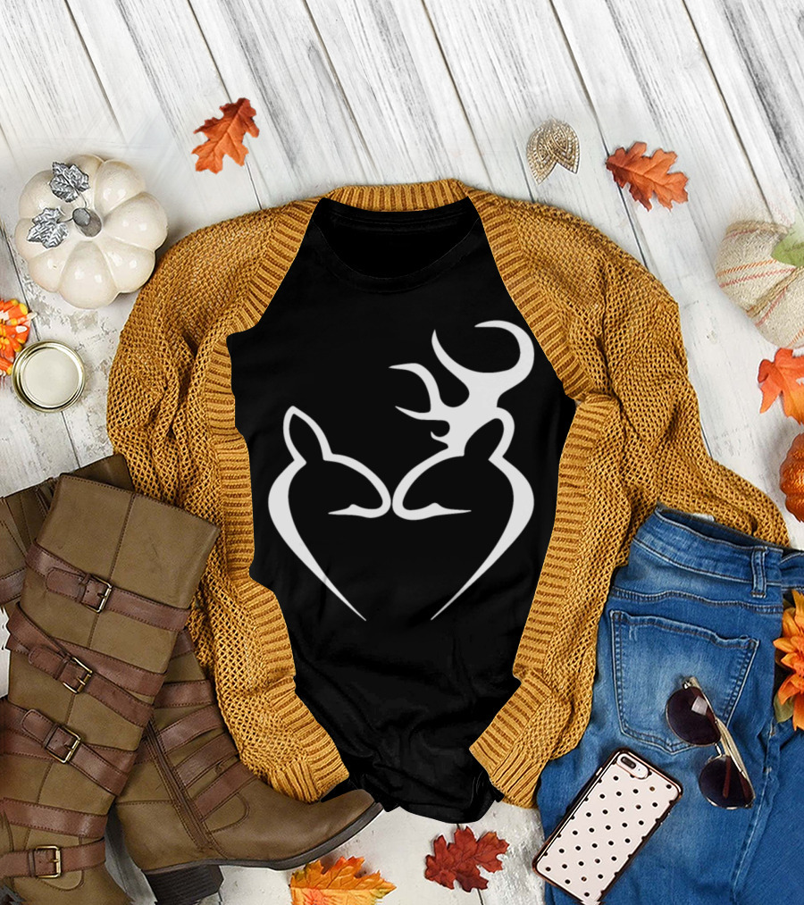 Buck and Doe Hunting Heart Shape Deer Hunter Hunt T-Shirt