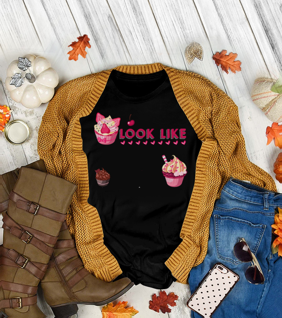 I Might Look Like I'm Listening to You But in My Head I'm Baking Cupcake Lovers T-Shirt