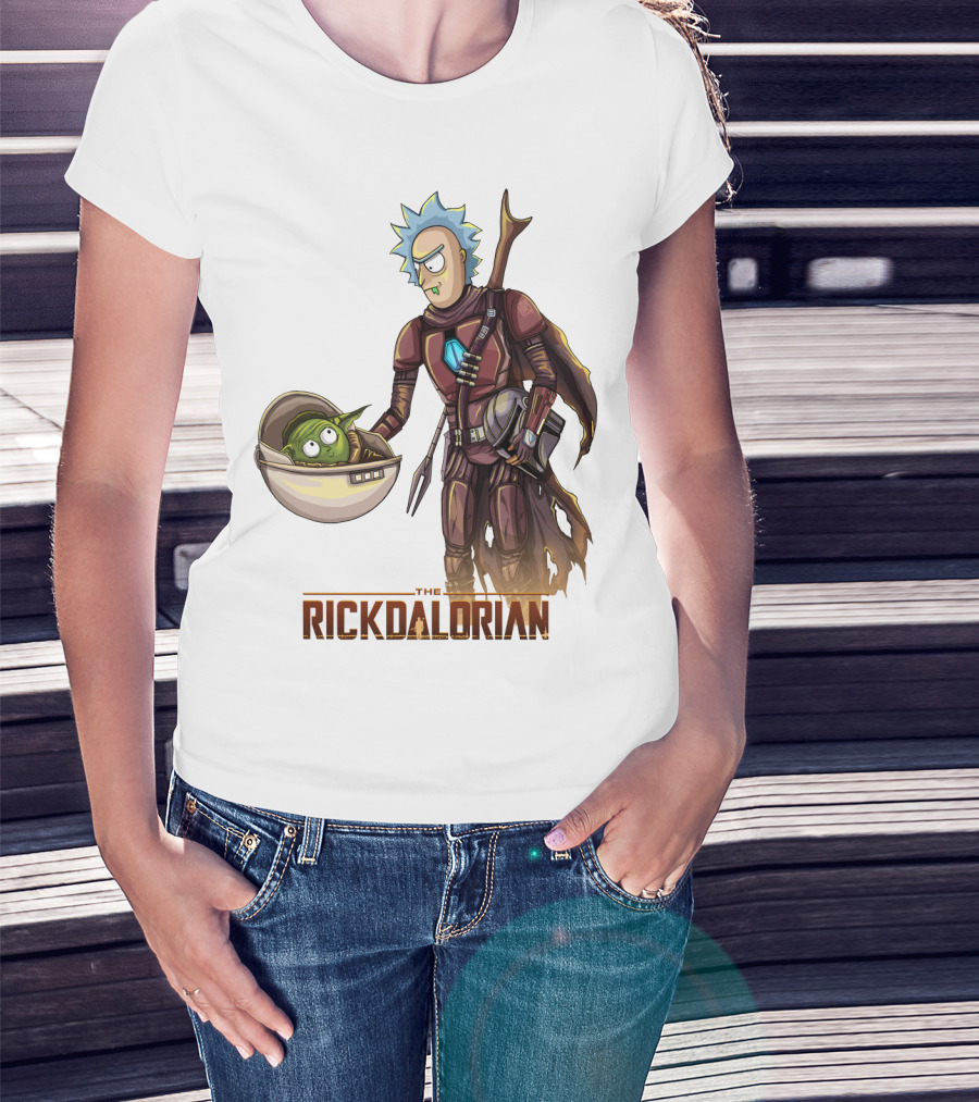 The RICKDALORIAN Sci-Fi Character Fusion With Armor And Green Alien In Pod T-Shirt