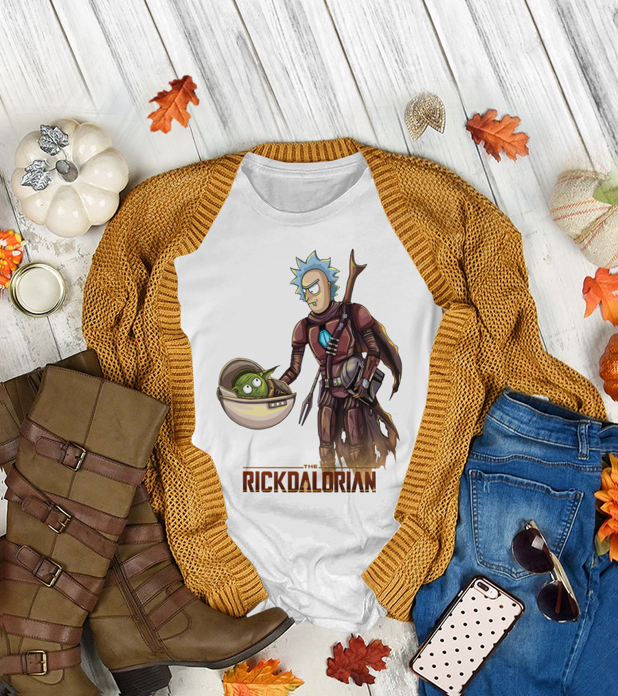 The RICKDALORIAN Sci-Fi Character Fusion with Armor and Green Alien in Pod T-Shirt