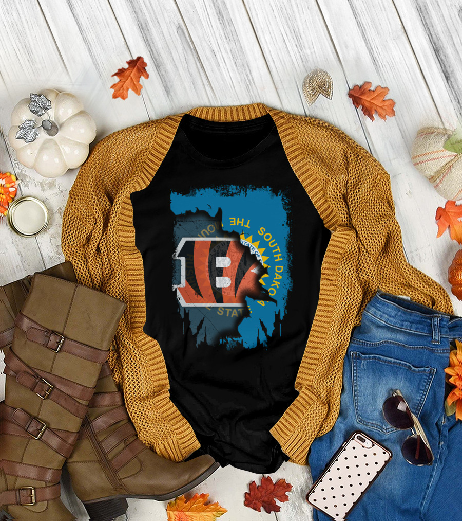 South Dakota Meets Bengals Team Spirit Mashup T-Shirt